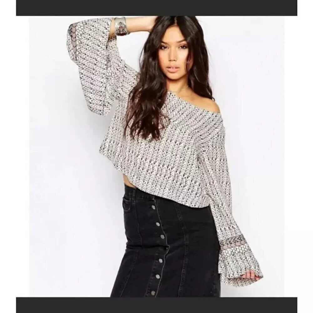 FREE PEOPLE Crop Blouse Size Small Boho Print Cream Stars Aligned Flowy Sleeves